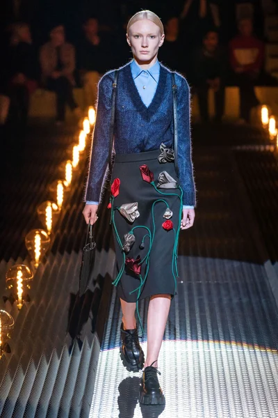 Look 50
